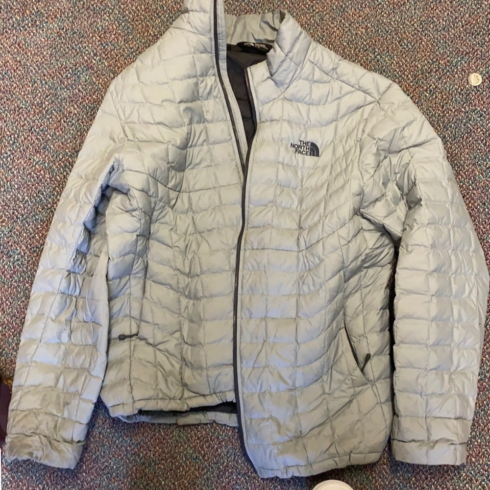 NORTH FACE PUFFER THERMOBALL. ORIGINALLY 200$